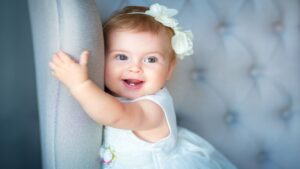 Umur Berapakah Bayi Bisa Duduk dan Berdiri Sendiri? Berikut Ulasannya