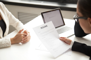 5 Cara Membuat Resume Tampil Profesional untuk Fresh Graduate